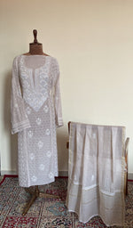 Ivory mul chanderi set on the mannequin with its dupatta