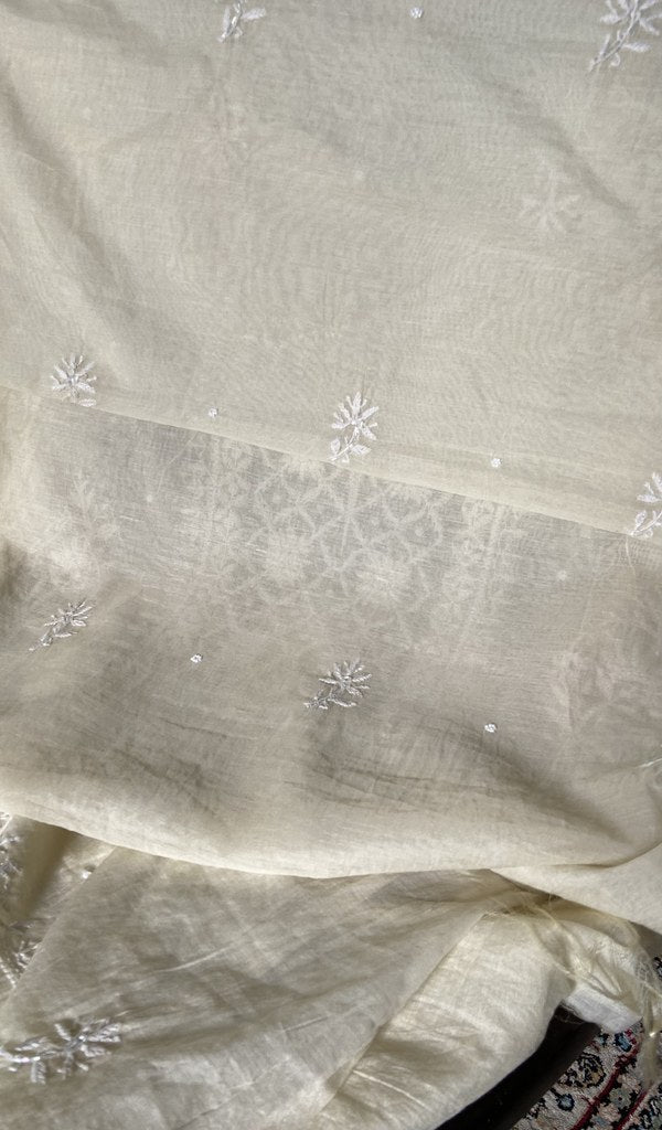 border and hem of the dupatta