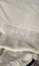 border and hem of the dupatta