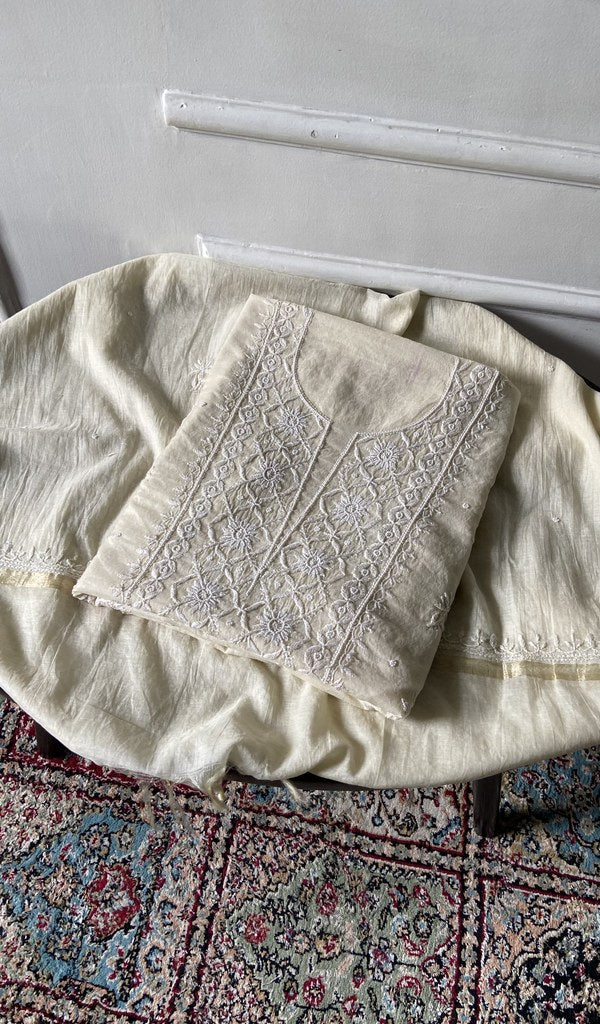 folded stack, kurta with the dupatta