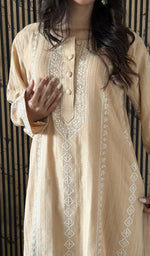 Beige cotton, up close