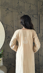 Close view of the cotton and the chikankari