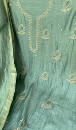 Mukaish catching the light on the fabric