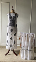 The set on the mannequin with its dupatta beside it