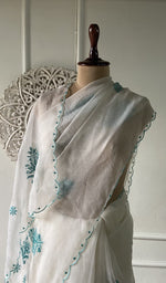 blouse piece laid beside the saree