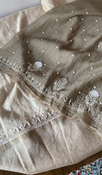 Load image into Gallery viewer, Close up of the thread work