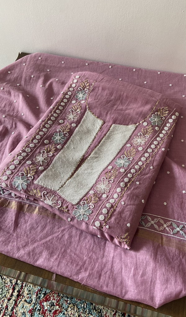 The set folded, kurta over dupatta