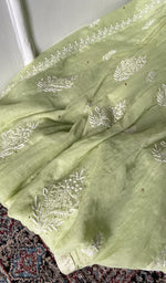 将图像加载到图库查看器中， Gala and front panel worked in do taar and teen taar chikankari