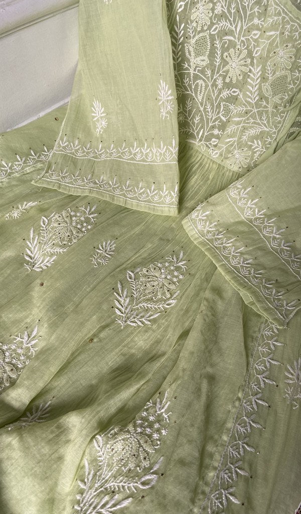 Do taar and teen taar chikankari in close view
