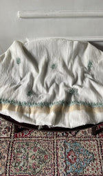 将图像加载到图库查看器中， White mul chanderi chikankari 2 pc unstitched suit set laid out