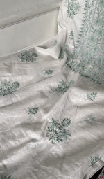 将图像加载到图库查看器中， Gala and front panel worked in fine chikankari