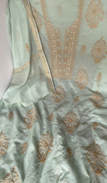 The dupatta, corner and border