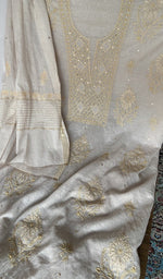 Mukaish catching the light on the fabric