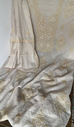 The dupatta, corner and border