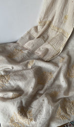 Mukaish catching the light on the fabric