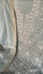 Fine jaaldar chikankari with haath ki jaali across the body of the kurta piece