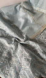 The dupatta, corner and border
