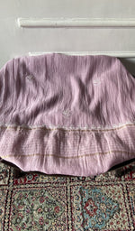 将图像加载到图库查看器中， Lilac pure mul chanderi chikankari 3 pc unstitched suit set laid out