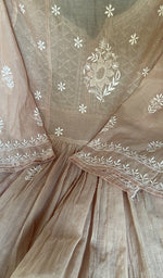将图像加载到图库查看器中， Border and hem of the beige pure mul chanderi