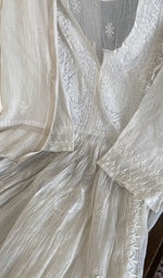 Sleeve and border detail