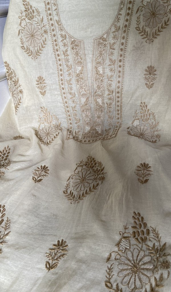 Do taar and teen taar chikankari with haath ki jaali in close view