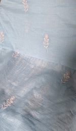 将图像加载到图库查看器中， Border and hem of the light blue pure mul chanderi