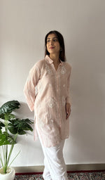 Sleeve and hem detail