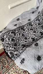 将图像加载到图库查看器中， Gala and front panel worked in fine chikankari