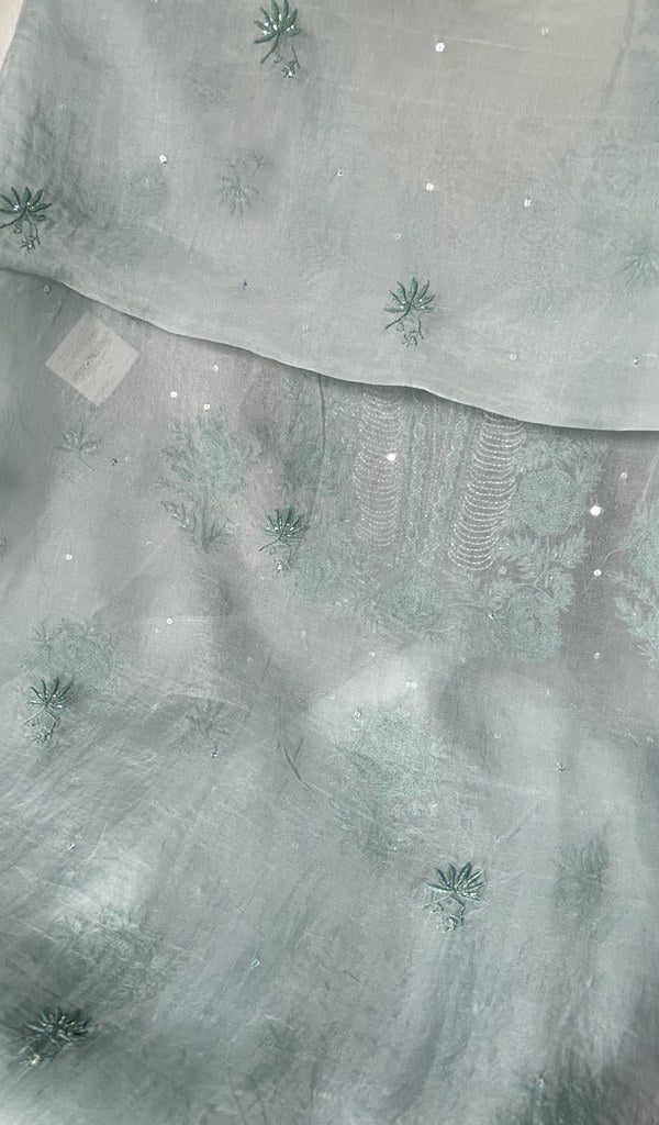 border and hem of the dupatta