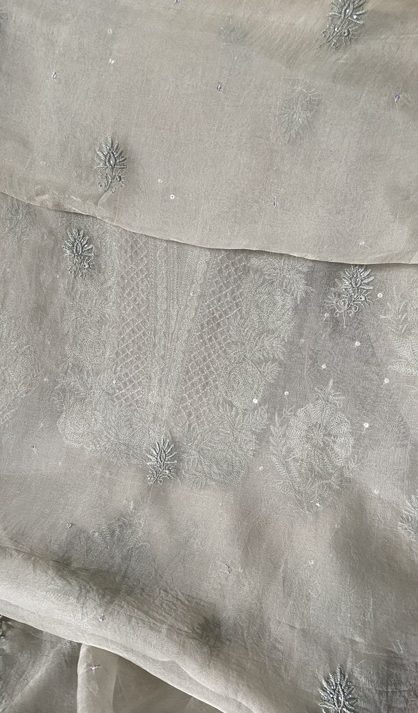 border and hem of the dupatta