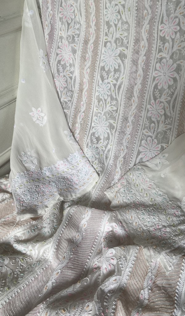 dupatta detail with the border work