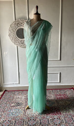 将图像加载到图库查看器中， Mint green pure organza silk chikankari saree laid out