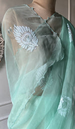 将图像加载到图库查看器中， Chikankari across the body of the mint kurta piece