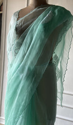 将图像加载到图库查看器中， Gala and front panel worked in do taar and teen taar chikankari