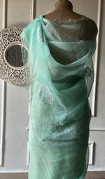 将图像加载到图库查看器中， Dupatta in green pure organza silk