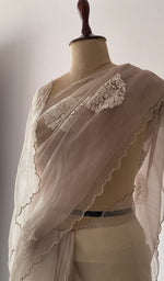 The drape seen from the front