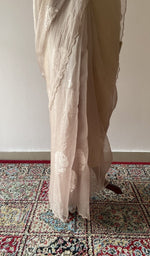 Close look at the do taar and teen taar chikankari motifs on pallu and allover