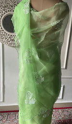 将图像加载到图库查看器中， Dupatta in green pure organza silk