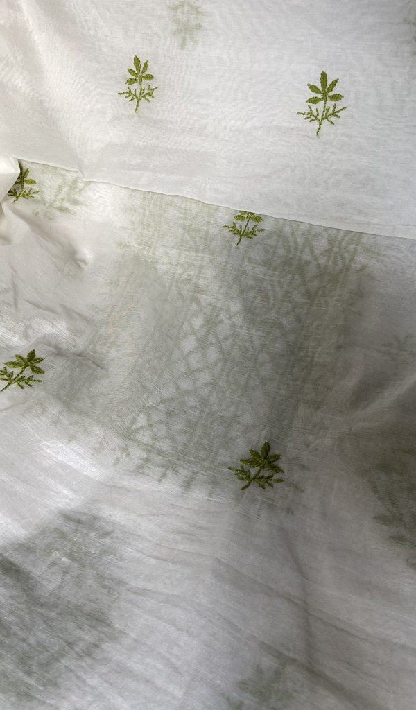 Border and hem of the white mul chanderi