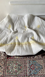 将图像加载到图库查看器中， White mul chanderi chikankari 2 pc unstitched suit set laid out
