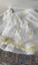 将图像加载到图库查看器中， Dupatta in mul chanderi
