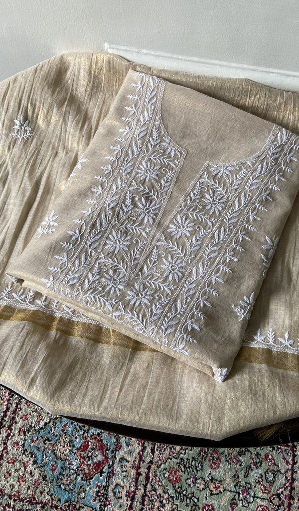Set folded, showing the worked gala