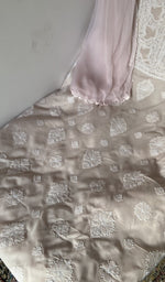 Close look at the fine chikankari with haath ki jaali