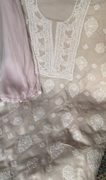 Motifs across the body of the lilac kurta
