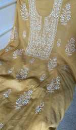thread detail on the kurta piece