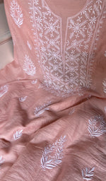 thread detail on the kurta piece