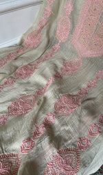 Load image into Gallery viewer, fine do and teen taar chikankari and haath ki jaali across the kurta