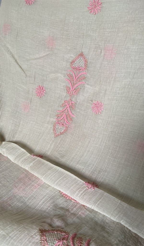 border and hem of the dupatta