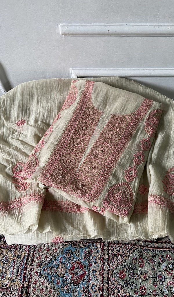 folded stack, kurta with the dupatta