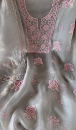 Grey organza silk kurta, close view of the embroidery